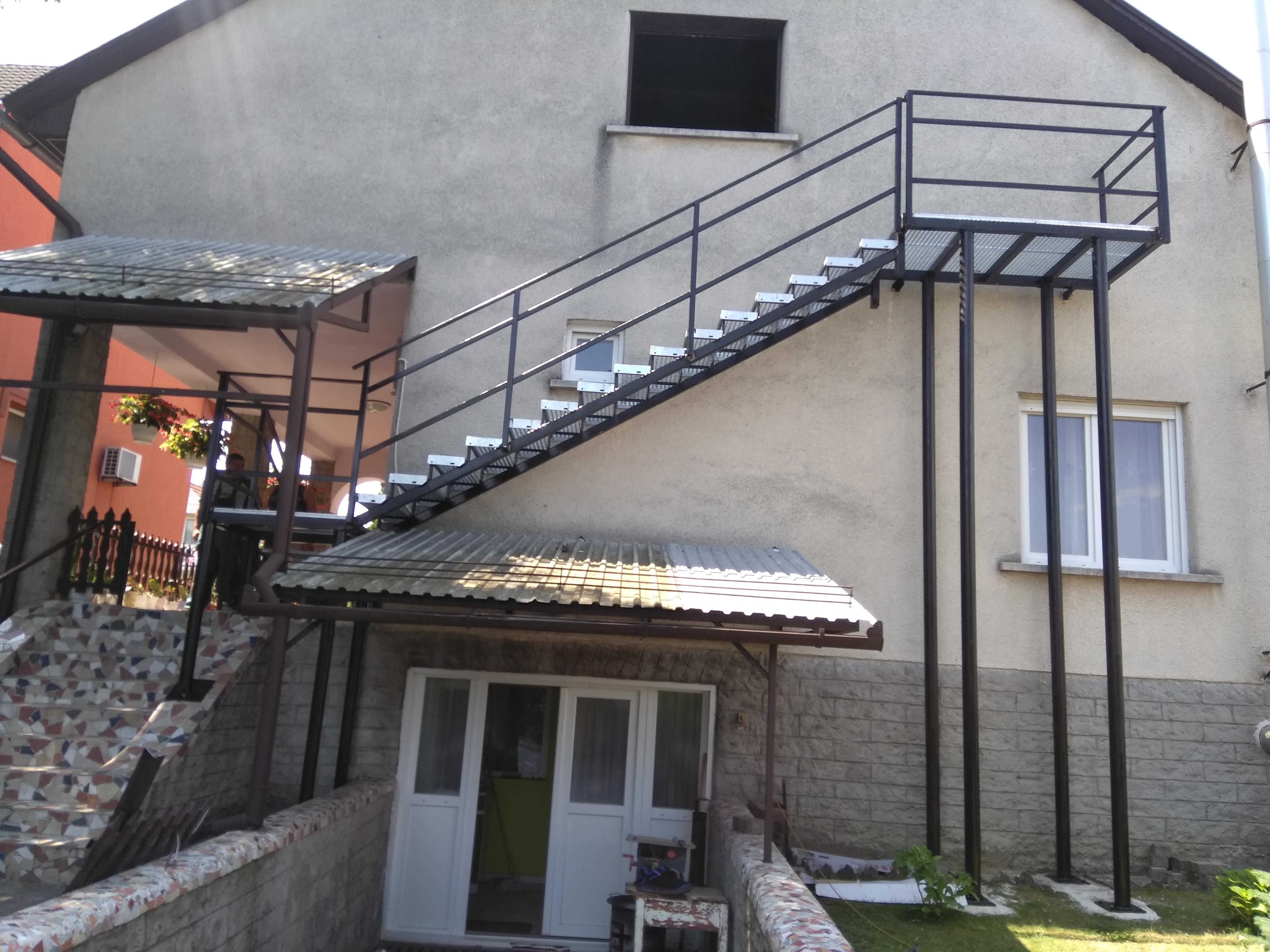 Egyedi gyártású acél lépcső